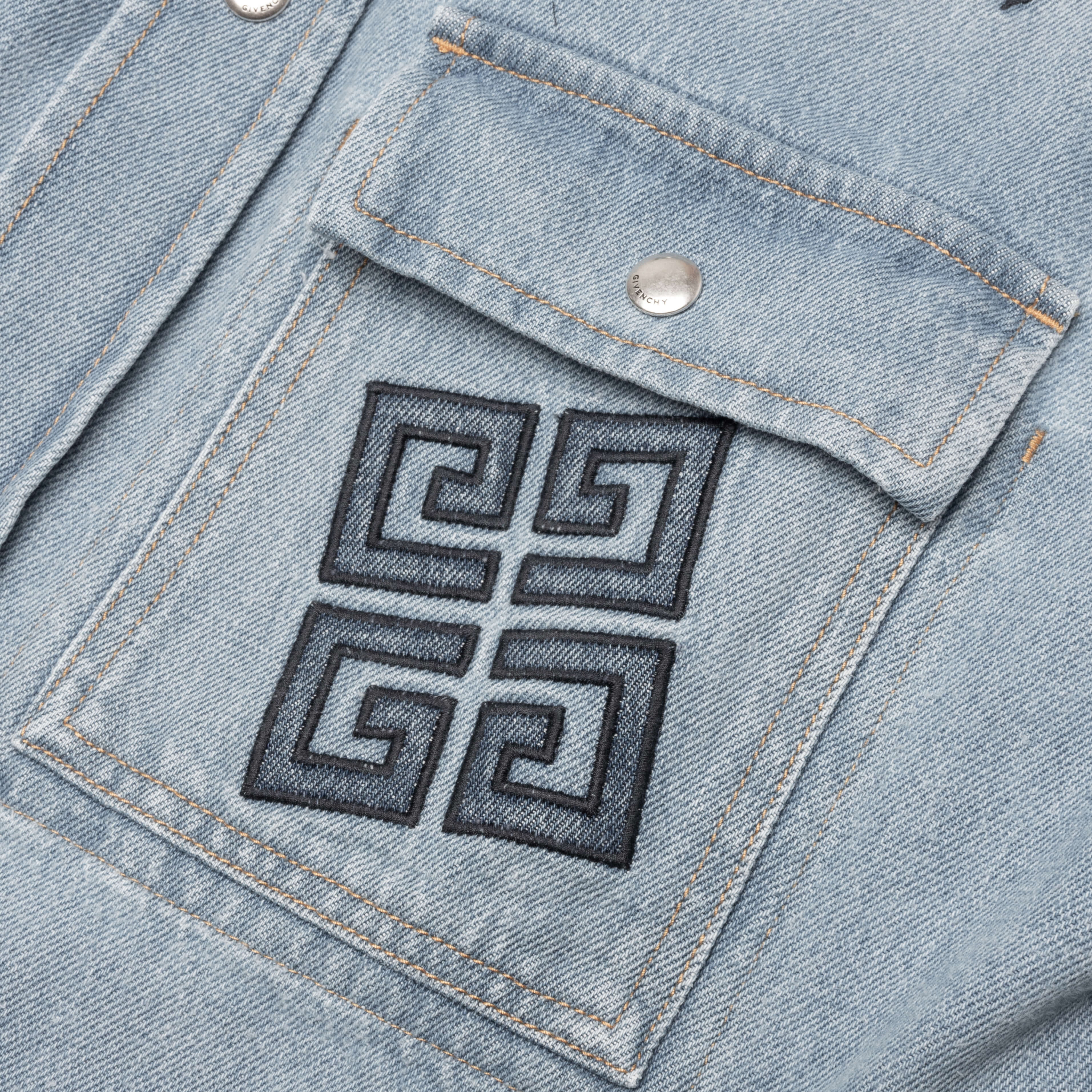 Classic Fit Overshirt w All Over 4G EMB Light Blue