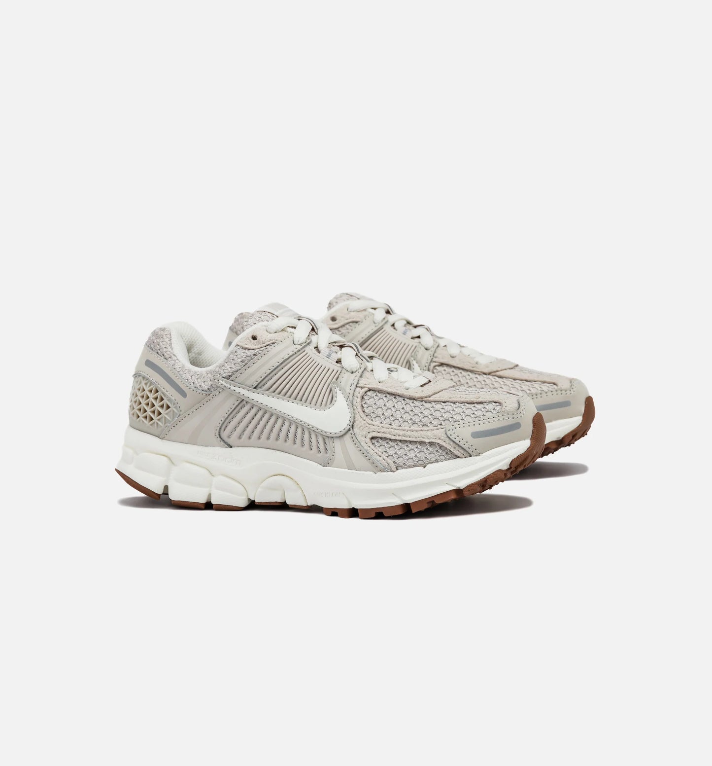 Zoom Vomero 5 Womens Lifestyle Shoe Light Orewood Brown Sail Metallic Silver Gum Medium Brown